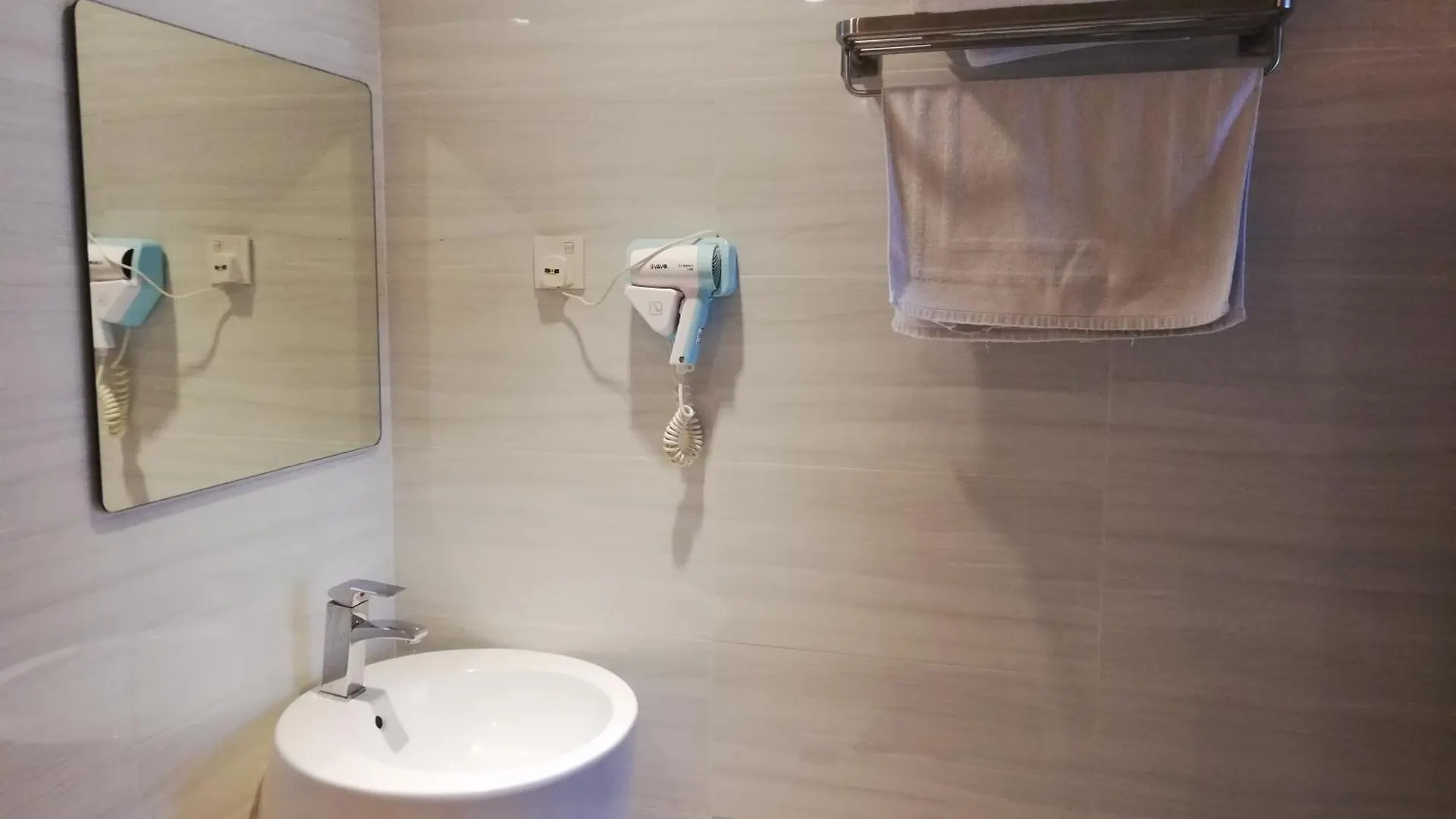 ***  Ease Hotel Sdn Bhd Kota Kinabalu Malaysia